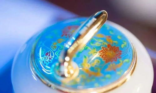 冰與火的碰撞，五壺臨門——景泰藍與和田玉冰壺，以工藝美術彩燈之光見證冬奧榮耀